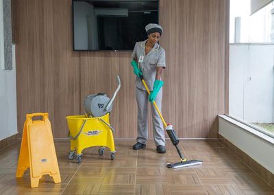 Conheça os 5 desafios da limpeza em um escritório