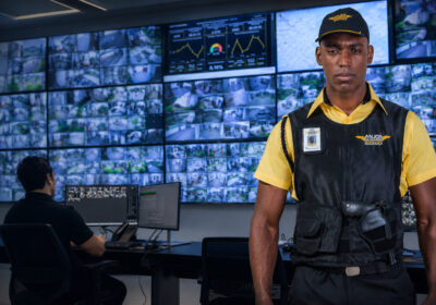 Vigilância física e eletrônica: entenda a diferença e por que funcionam melhor juntas.