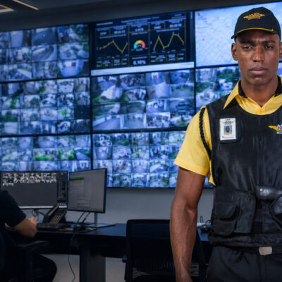 Vigilância física e eletrônica: entenda a diferença e por que funcionam melhor juntas.